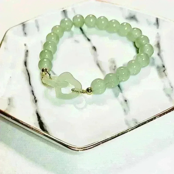 Two Hearts Beaded Bracelet in Beautiful Green - Picture 3 of 5